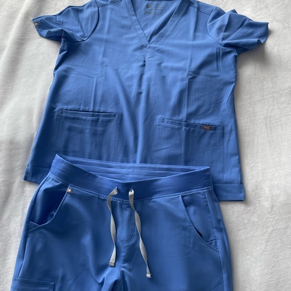 VAPOR BLUE High waisted Jogger 2.0 size L and Casma top size XL - Picture 2 of 2